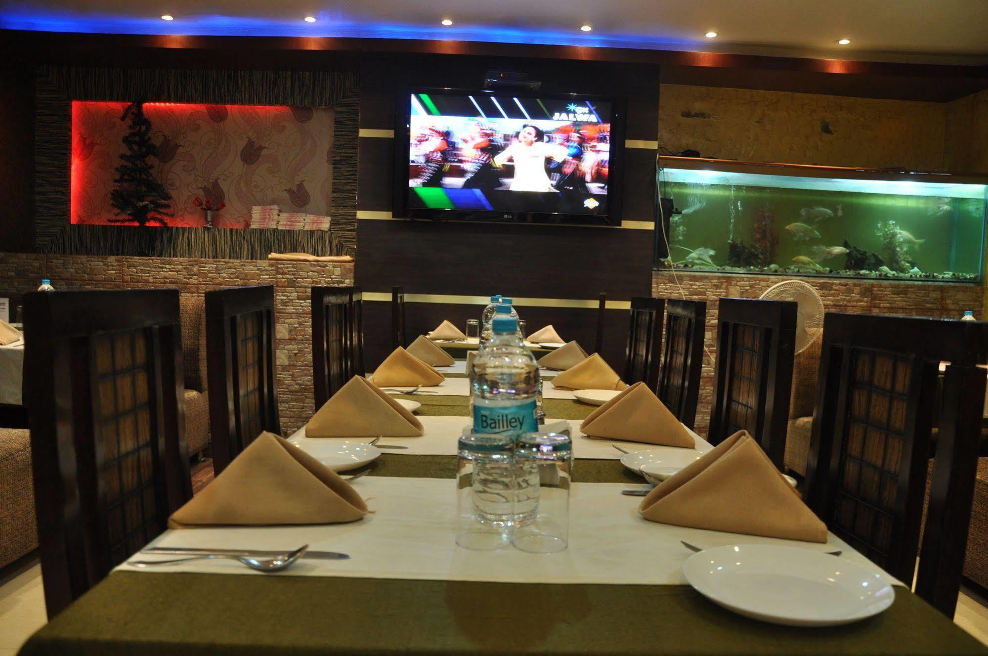 Hotel Vibhav Harsh Varanasi Exterior foto