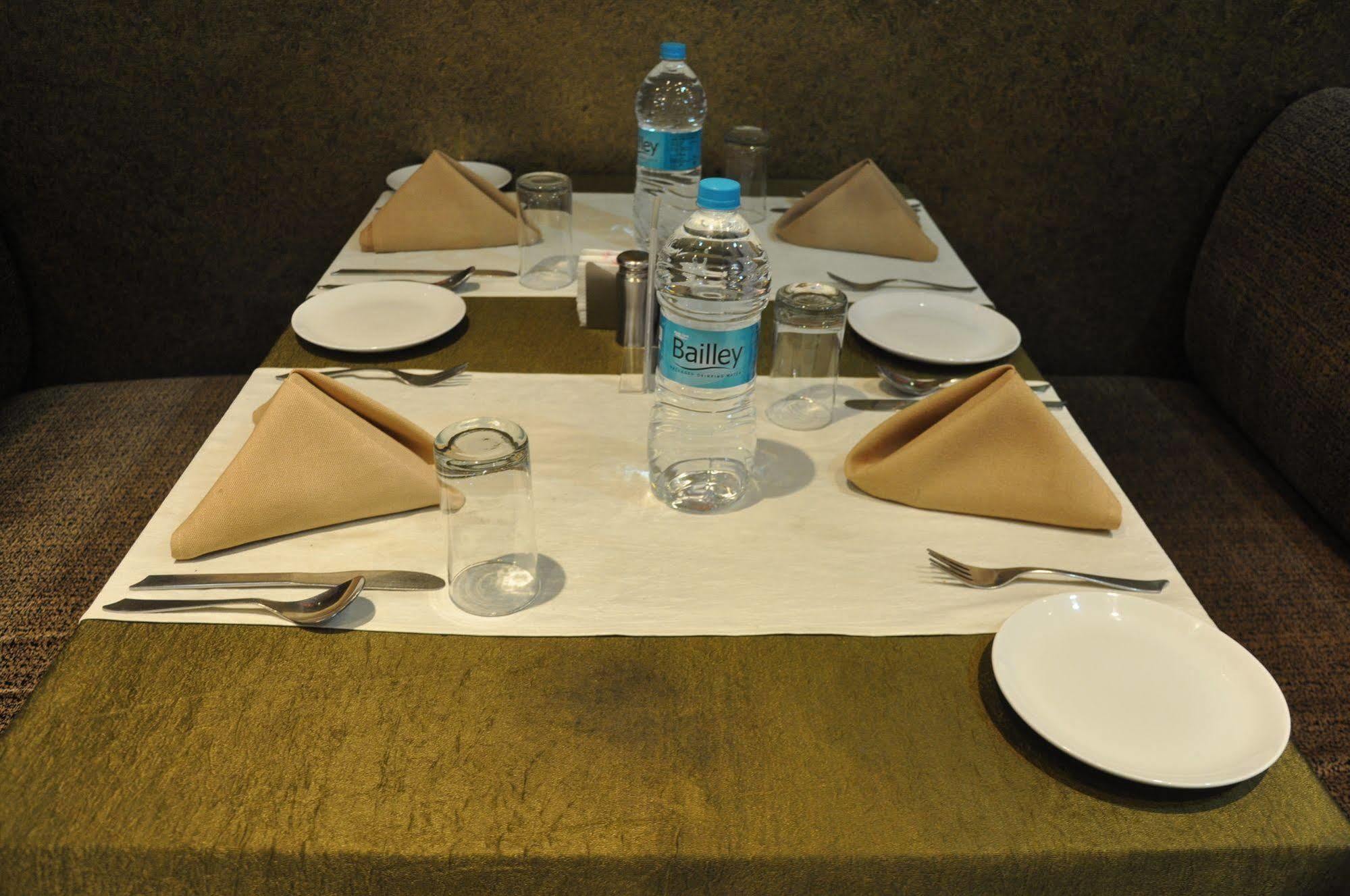 Hotel Vibhav Harsh Varanasi Exterior foto